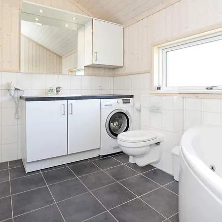 בית נופש Pretty With Balcony